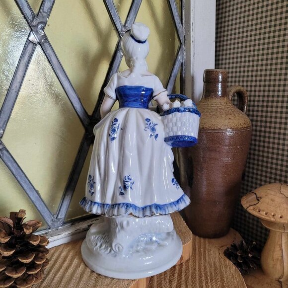 Vintage Porcelain Figurine - Delft Blue Style - Romantic Victorian Young Woman - Picture 5 of 16